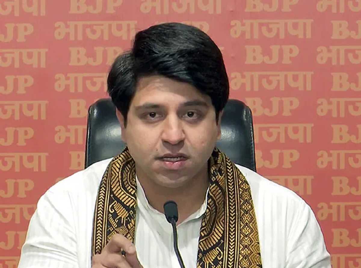 संजय राउत के झुनझुना वाले बयान पर भड़के शहजाद पूनावाला, दिया करारा जवाब