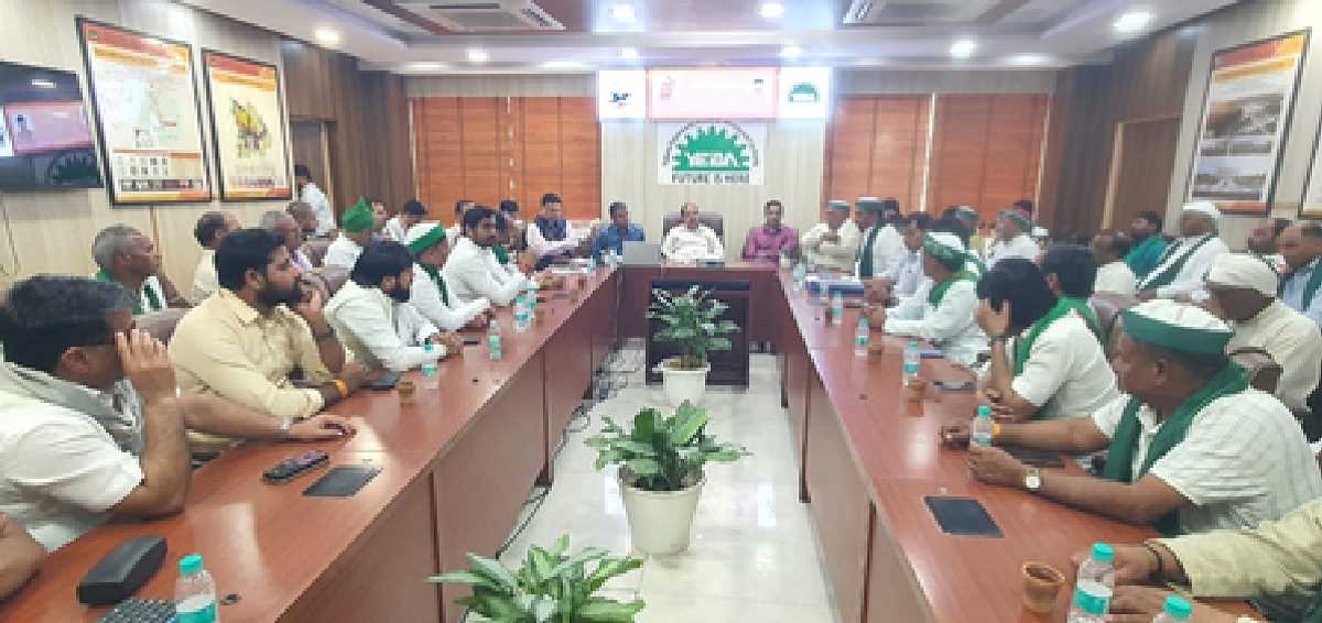 ग्रेटर नोएडा : किसानों के साथ प्रशासन की वार्ता सफल, धरना स्थगित