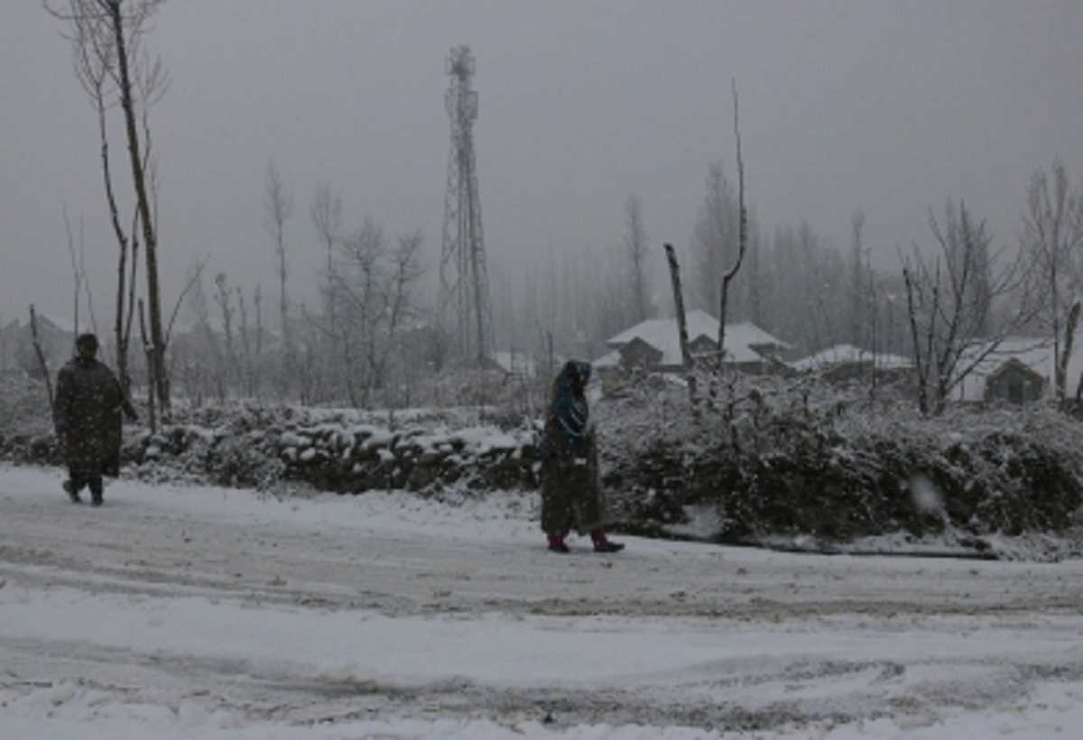 जम्मू-कश्मीर : अगले 24 घंटों के दौरान बारिश और बर्फबारी जारी रहने की संभावना जम्मू-कश्मीर : अगले 24 घंटों के दौरान बारिश और बर्फबारी जारी रहने की संभावना