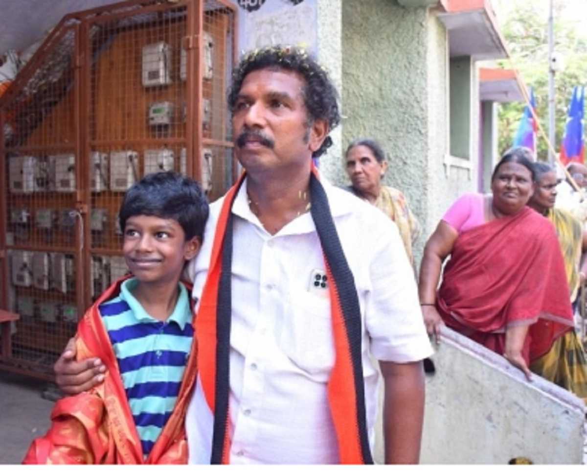 डीएमके विधायक की निर्वाचन क्षेत्र में मतदाताओं से डोर-टू-डोर मीटिंग