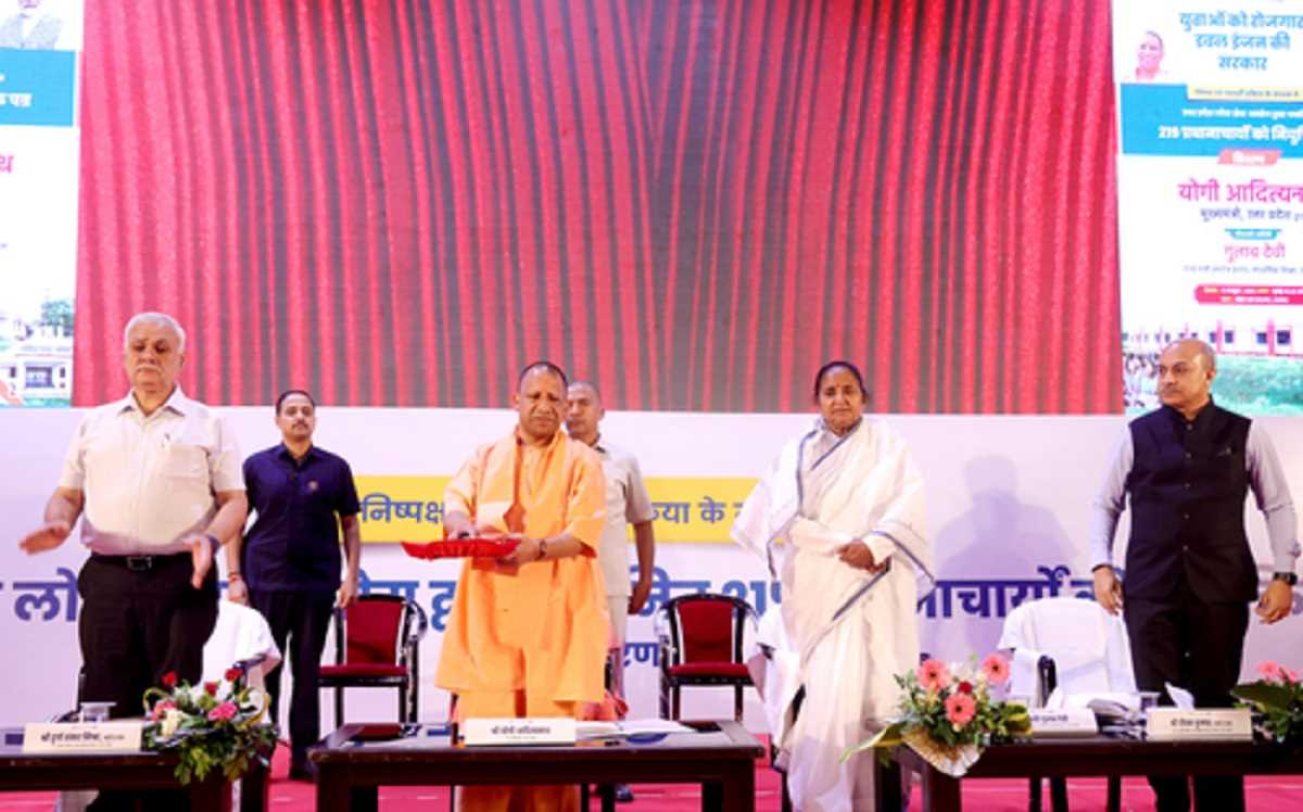 जब तक नए शिक्षकों की न हो नियुक्ति तब तक सेवानिवृत्त शिक्षकों की लें सेवाएं : सीएम योगी