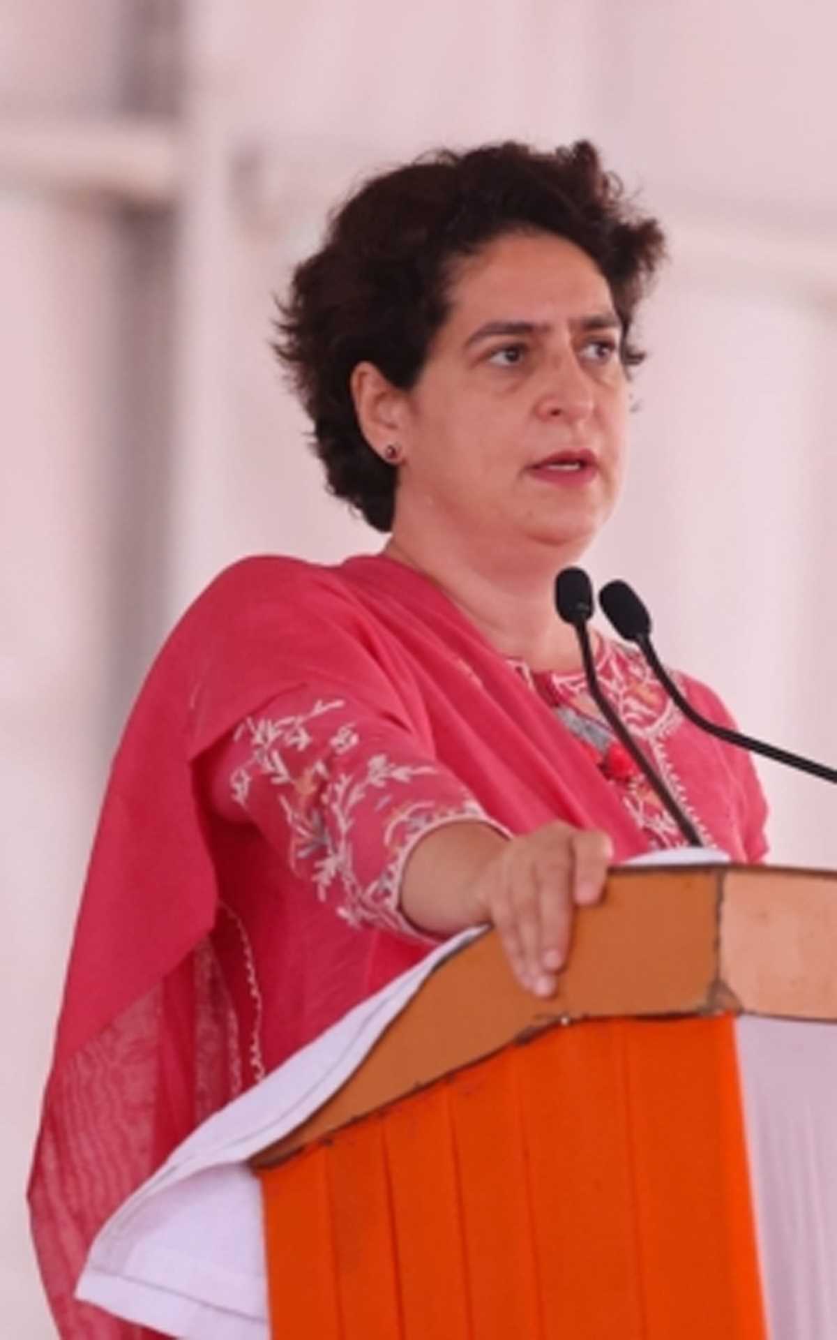 कर्नाटक में प्रियंका बोलीं : अगर आप भाजपा को वोट देंगे तो इसके नेता आपको लूट लेंगे कर्नाटक में प्रियंका बोलीं : अगर आप भाजपा को वोट देंगे तो इसके नेता आपको लूट लेंगे