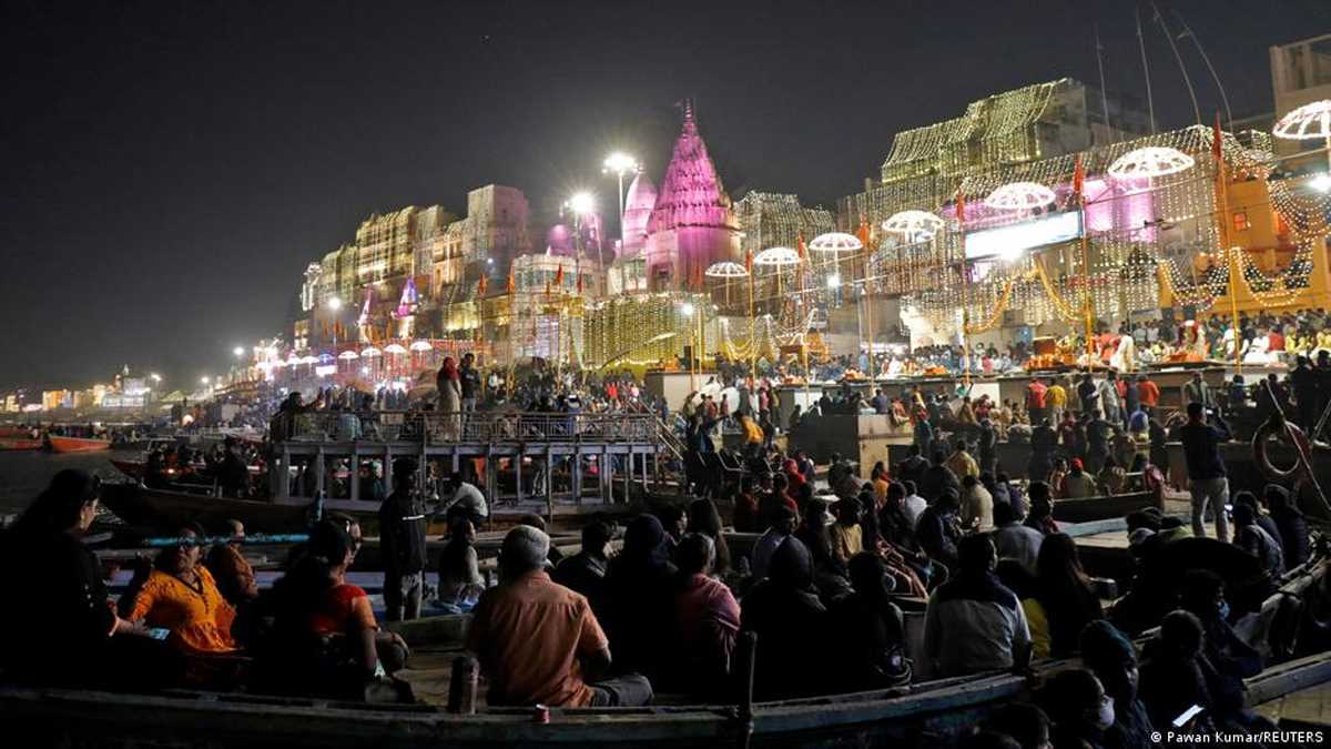 बनारस में मरने का इंतजार करते लाखों लोग