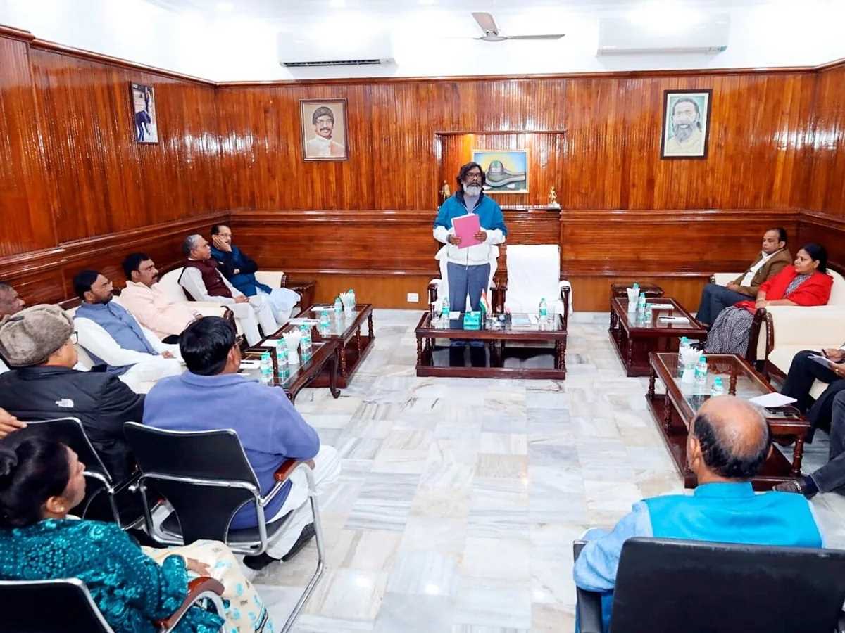 झारखंड विधानसभा सत्र से पहले सीएम आवास पर हुई बैठक