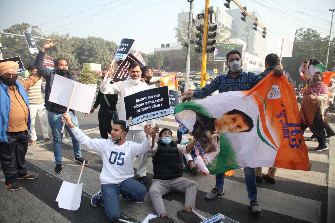 भारत बंद के समर्थन में सड़कों पर कांग्रेस