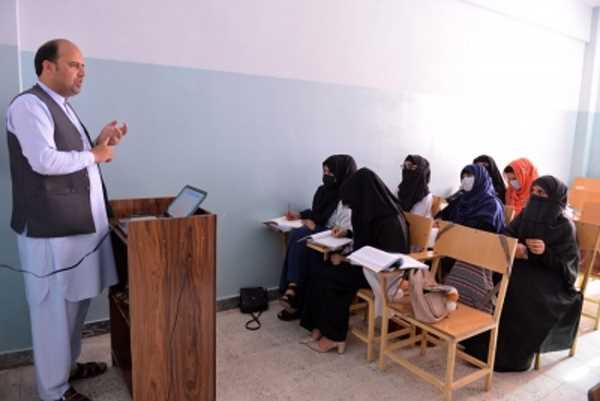 अफगानिस्तान के सरकारी विश्वविद्यालय फिर से खुले : रिपोर्ट