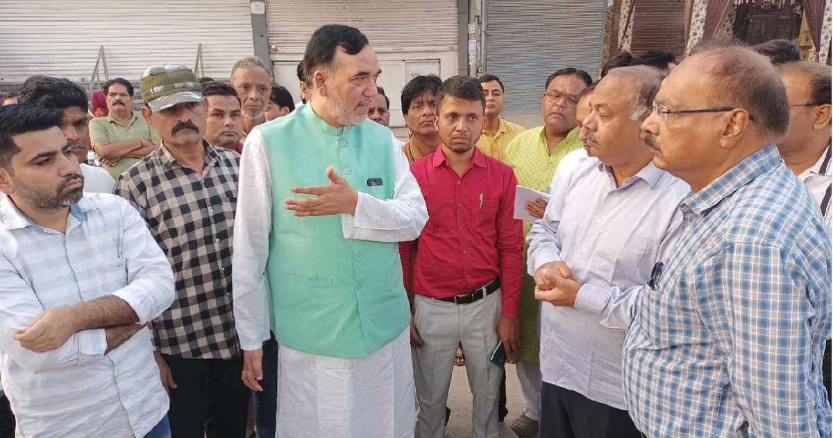 दिल्ली की सड़कों पर उतरा आतिशी का मंत्रिमंडल, खराब सड़कों का किया निरीक्षण