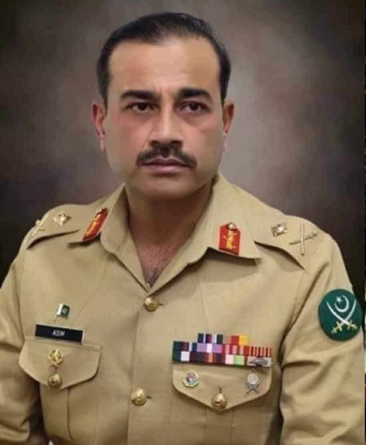 अपने सबसे अहम मोड़ से गुजर रहा है पाकिस्तान : सेना प्रमुख अपने सबसे अहम मोड़ से गुजर रहा है पाकिस्तान : सेना प्रमुख