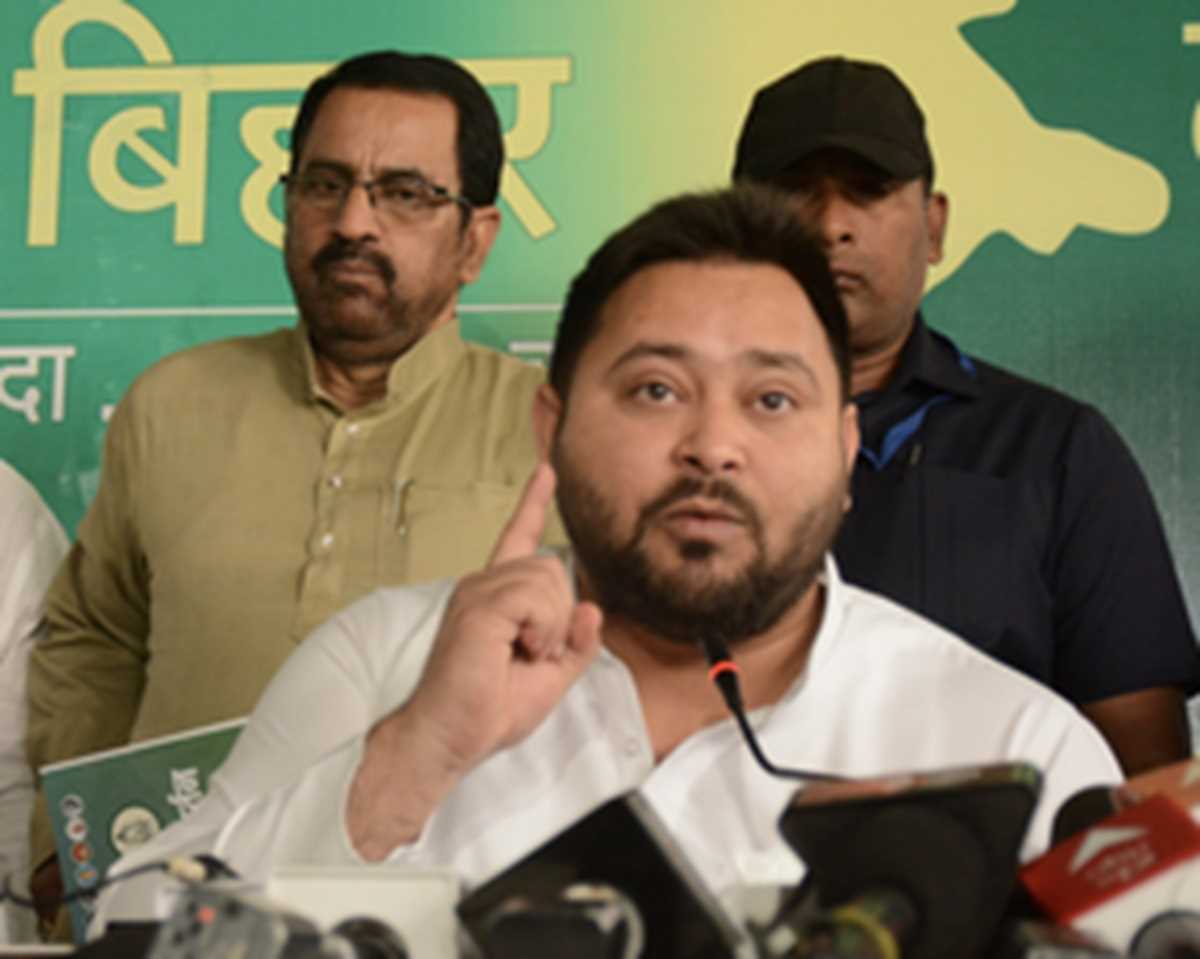 तेजस्वी यादव ने पूछे सवाल, पीएम मोदी के मंच पर सीएम नीतीश कुमार क्यों नहीं गए?