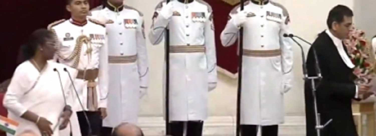 भारत के 50वें चीफ जस्टिस बने जस्टिस डीवाई चंद्रचूड़, राष्ट्रपति मुर्मू ने दिलाई शपथ