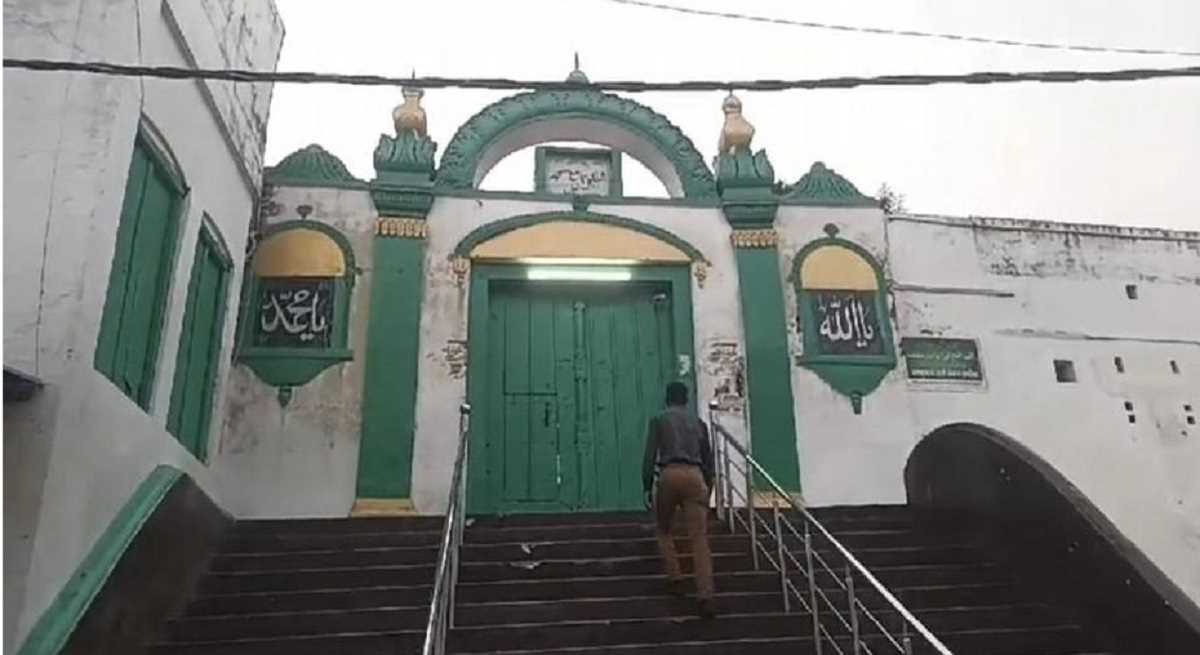 यूपी में एक और मस्जिद-मंदिर विवाद पहुंचा कोर्ट, उपासना स्थल कानून पर उठ रहे सवाल