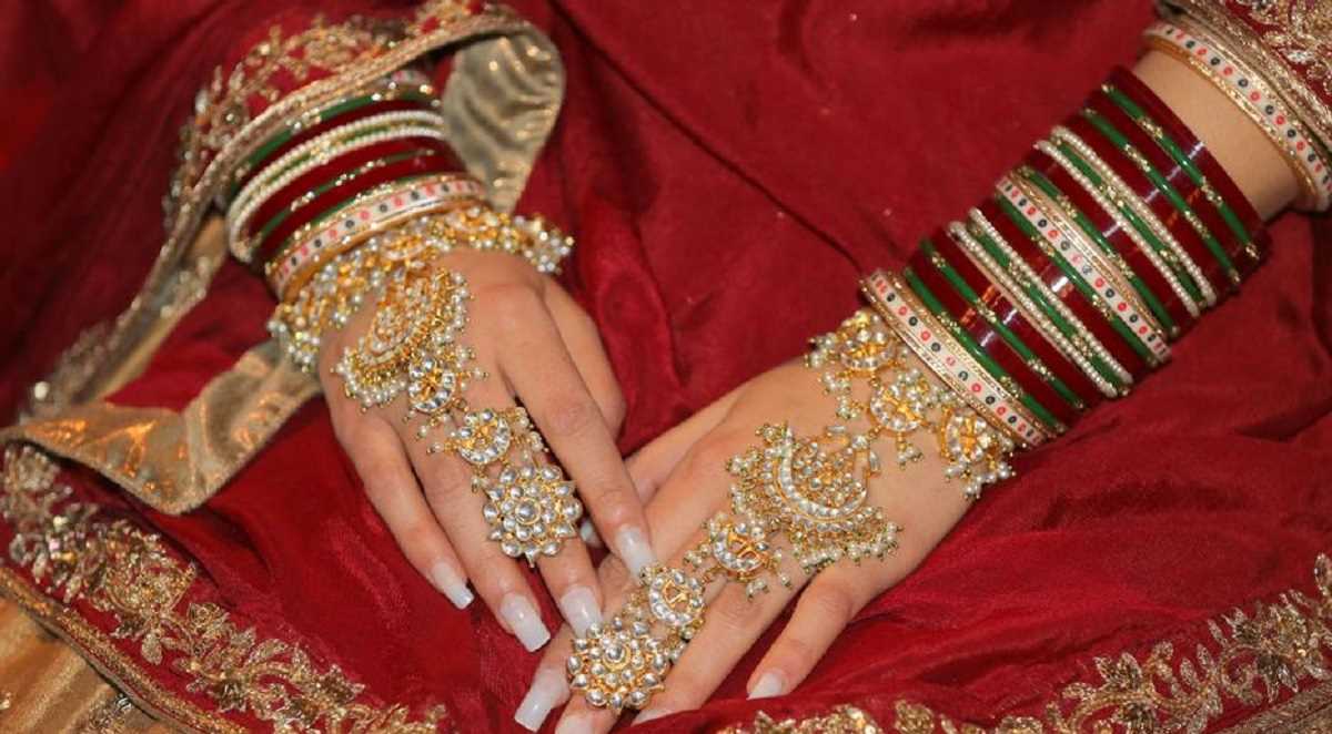 महंगाई के चलते भारत में बढ़ी सोने के हल्के गहनों की मांग