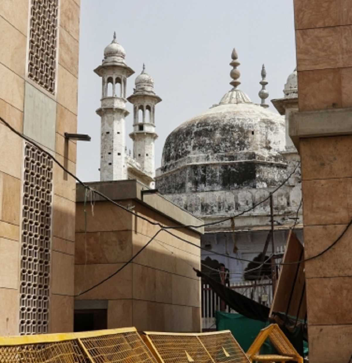 शिवलिंग के वैज्ञानिक जांच पर टला फैसला, 11 अक्टूबर को अदालत सुनाएगी अपना निर्णय शिवलिंग के वैज्ञानिक जांच पर टला फैसला, 11 अक्टूबर को अदालत सुनाएगी अपना निर्णय