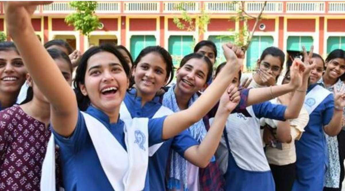 सीबीएसई की 10वीं और 12वीं की परीक्षा में लड़कियों ने फिर मारी बाजी