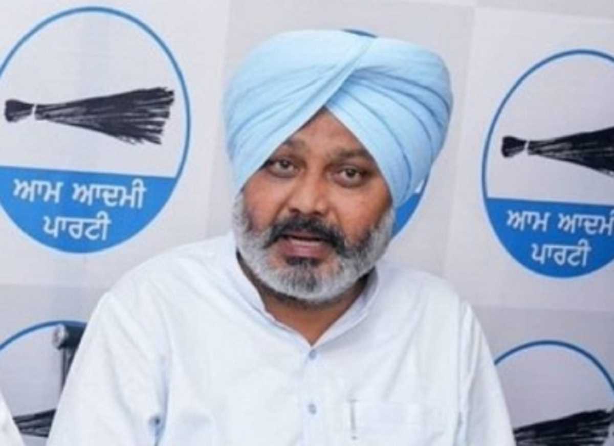 आप ने भाजपा पर लगाया आरोप, 11 विधायकों को रिश्वत देने की गई पेशकश