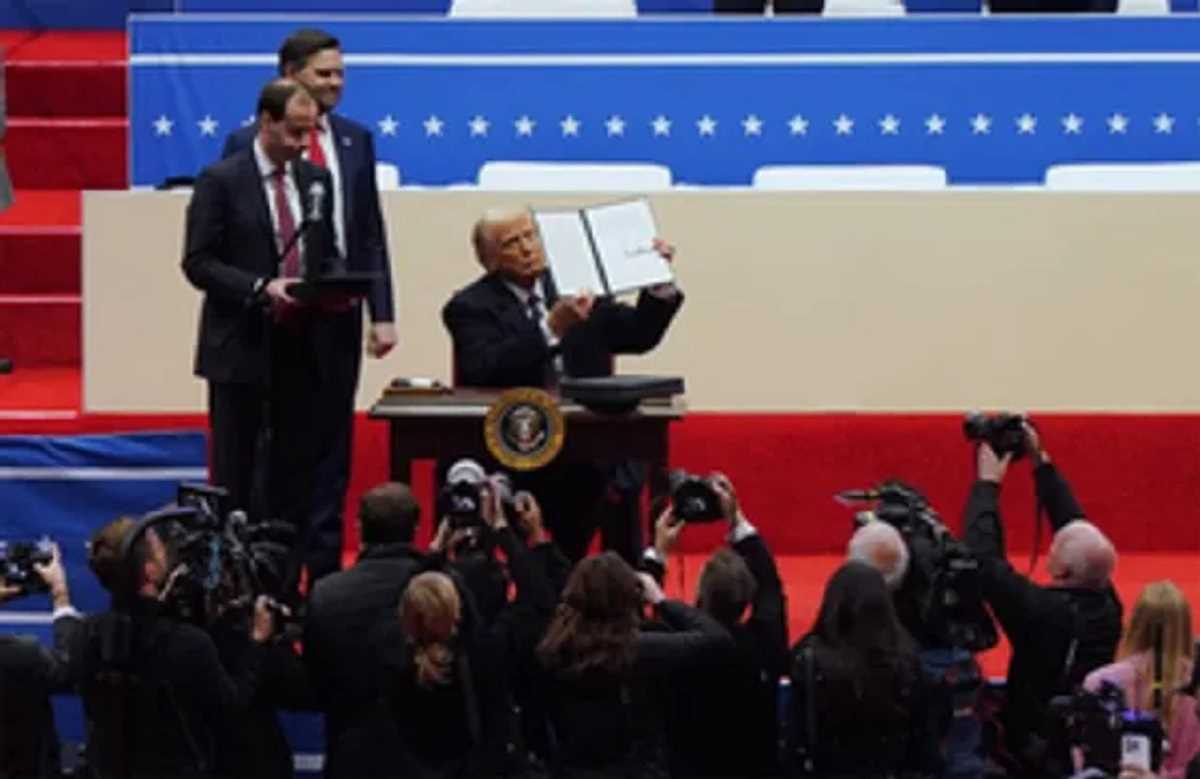 लॉस एंजिल्स में हिंसक प्रदर्शन, डोनाल्ड ट्रंप बोले- गवर्नर और मेयर माफी मांगे, मास्क न पहनें