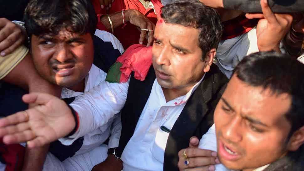 सरकार किसानों के साथ कर रही है दोगला व्यवहार:  धर्मेंद्र यादव