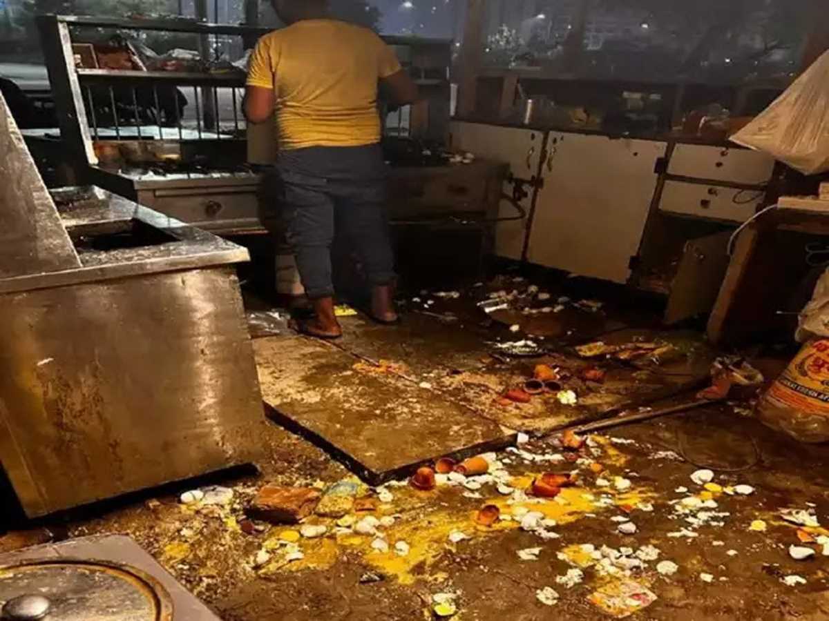 नोएडा : अंडे की दुकान तोड़ने पर चौकी इंचार्ज समेत 3 निलंबित