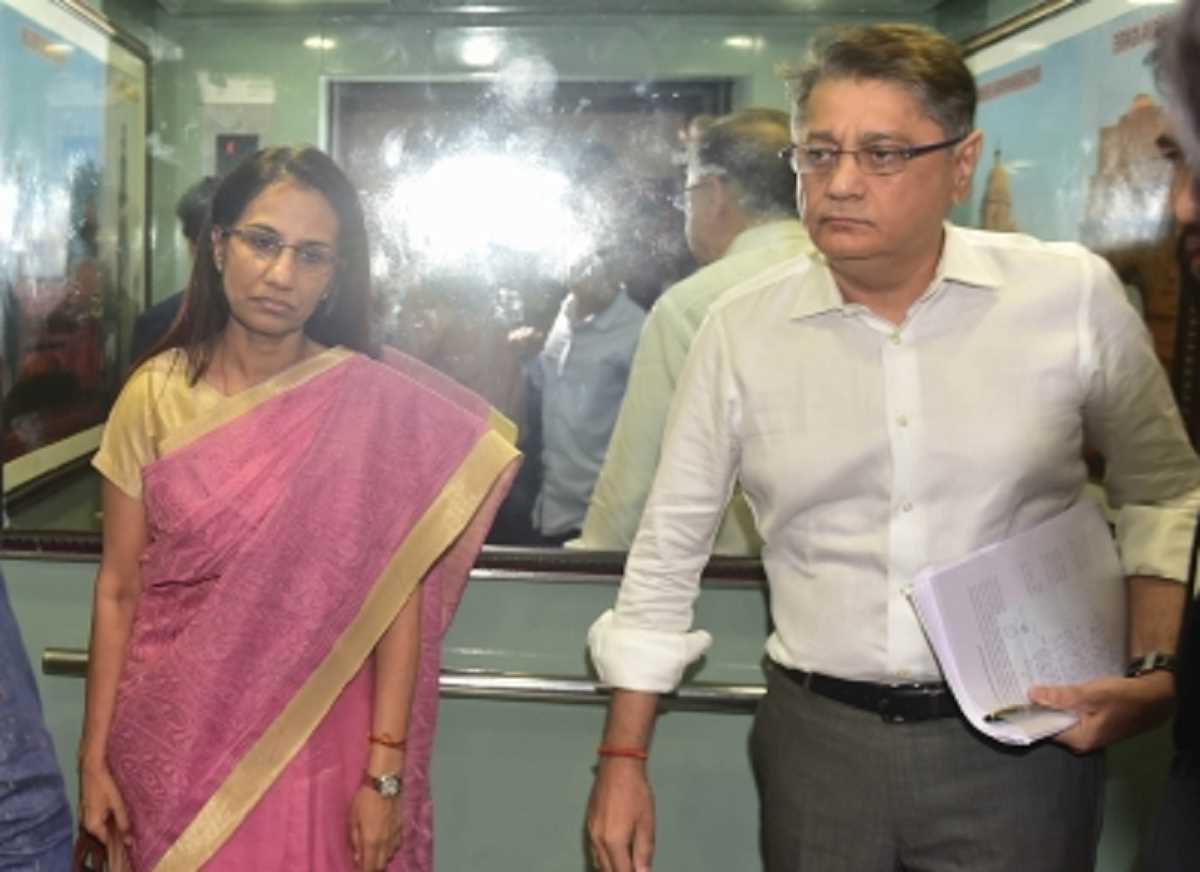 ICICI Loan Case: चंदा कोचर और पति दीपक को मिली जमानत, ICICI Loan Case: चंदा कोचर और पति दीपक को मिली जमानत,