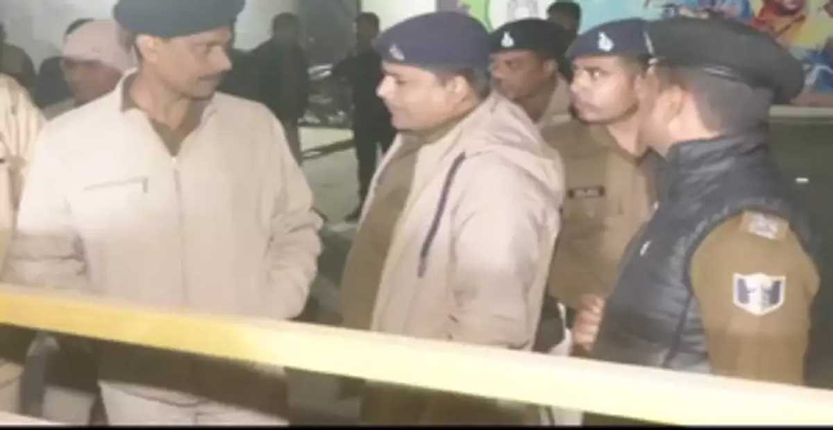 बिहार में फ्लोर टेस्ट के पहले राजद विधायकों को तेजस्वी आवास पर रोका गया