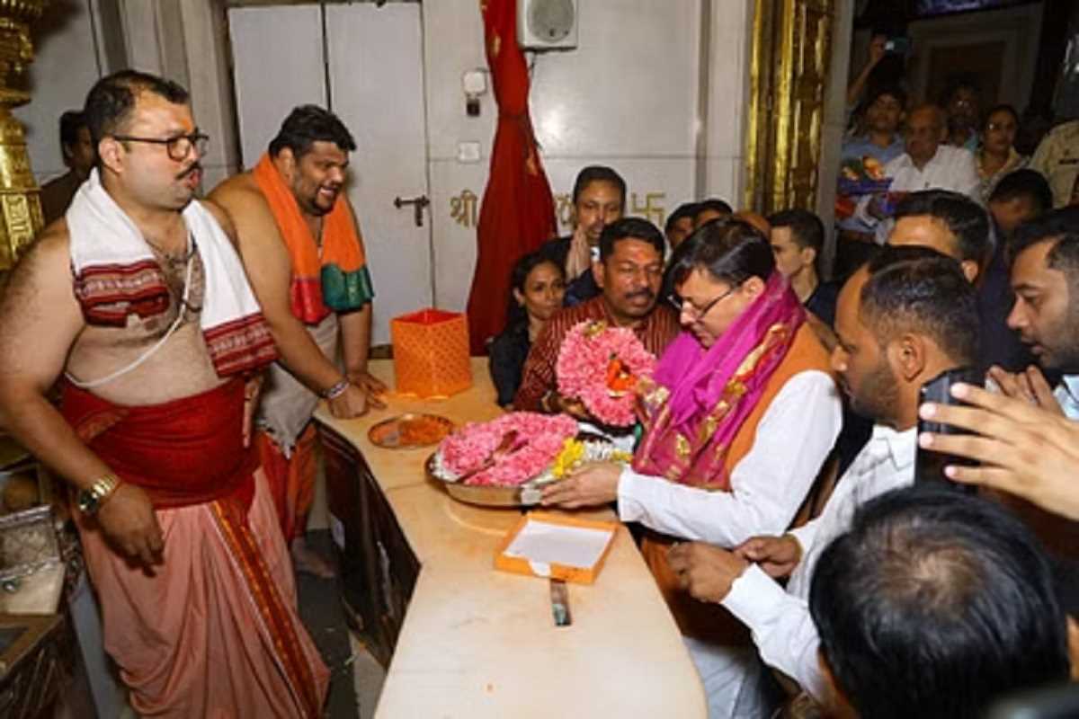 सिद्धि विनायक मंदिर पहुंचे मुख्यमंत्री पुष्कर सिंह धामी