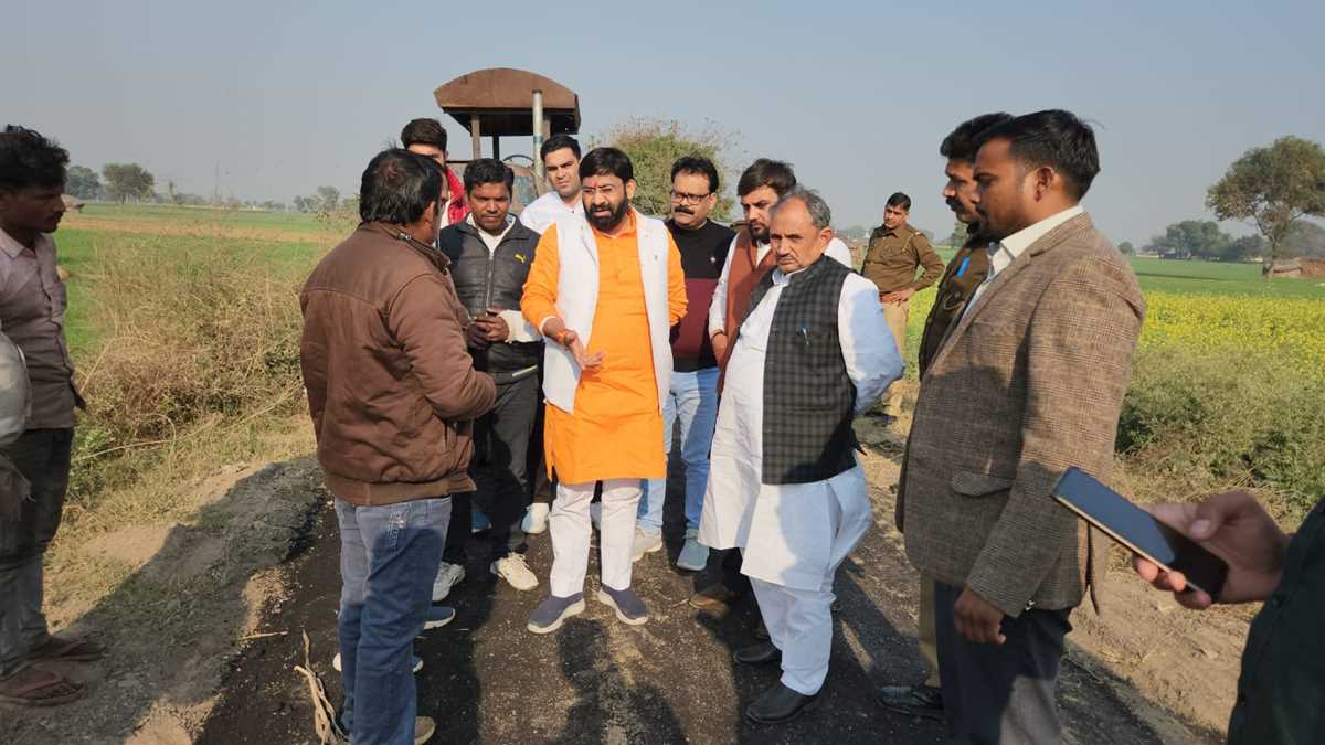 मानकों के अनुसार रोड़ न बनने पर विधायक ने जताई नाराजगी