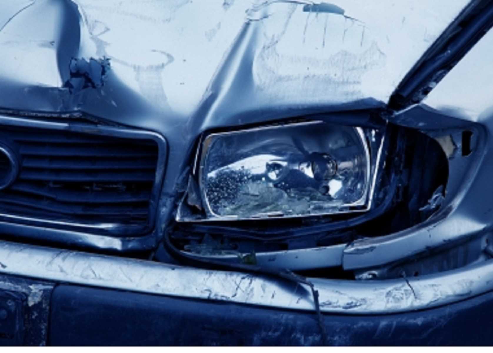 मुंबई-अहमदाबाद हाईवे पर कार-बस की टक्कर में चार की मौत