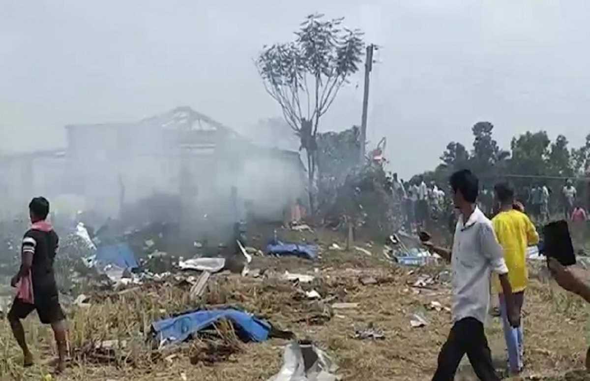 बंगाल में अवैध पटाखा फैक्टरी में विस्फोट