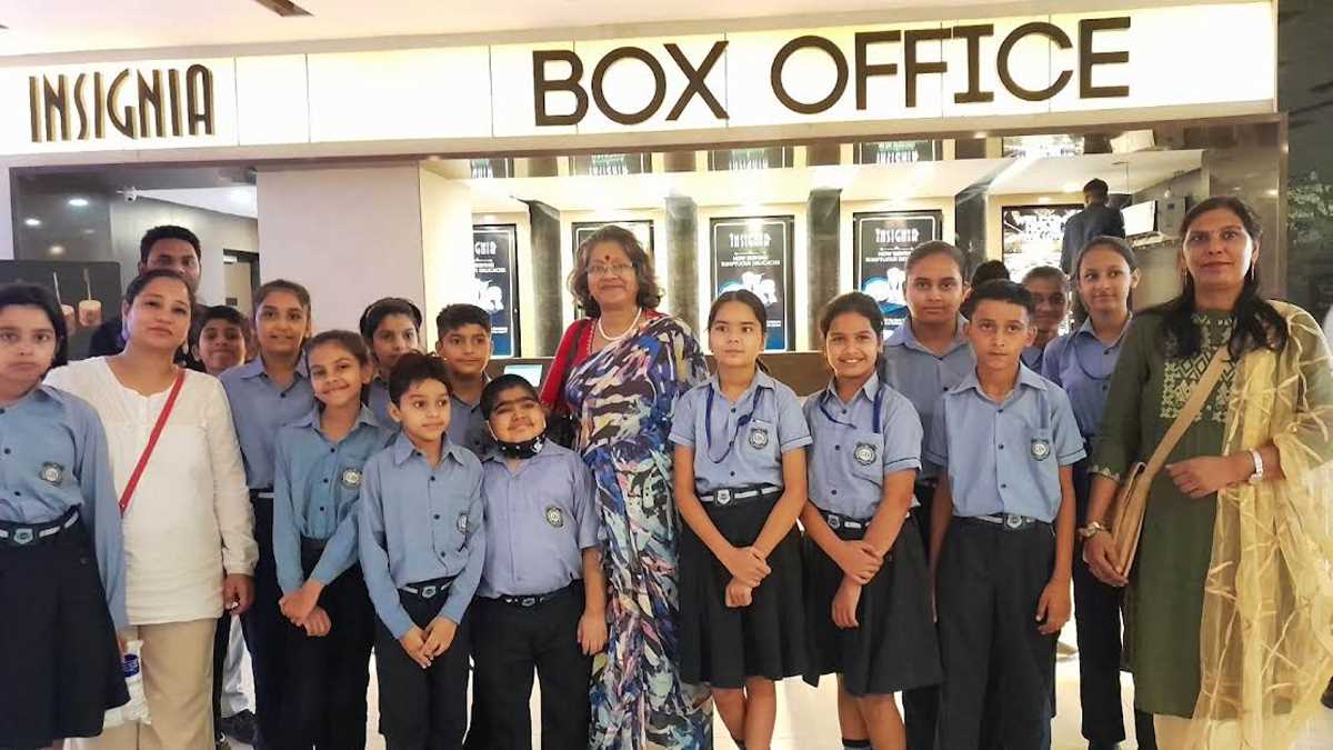 बच्चों ने अपने दोस्तों, अभिभावकों व शिक्षकों के साथ देखी आदिपुरुष