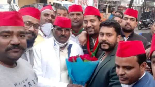 स्वामी प्रसाद मौर्य के इस्तीफे के बाद 3 और विधायकों ने छोड़ी भाजपा