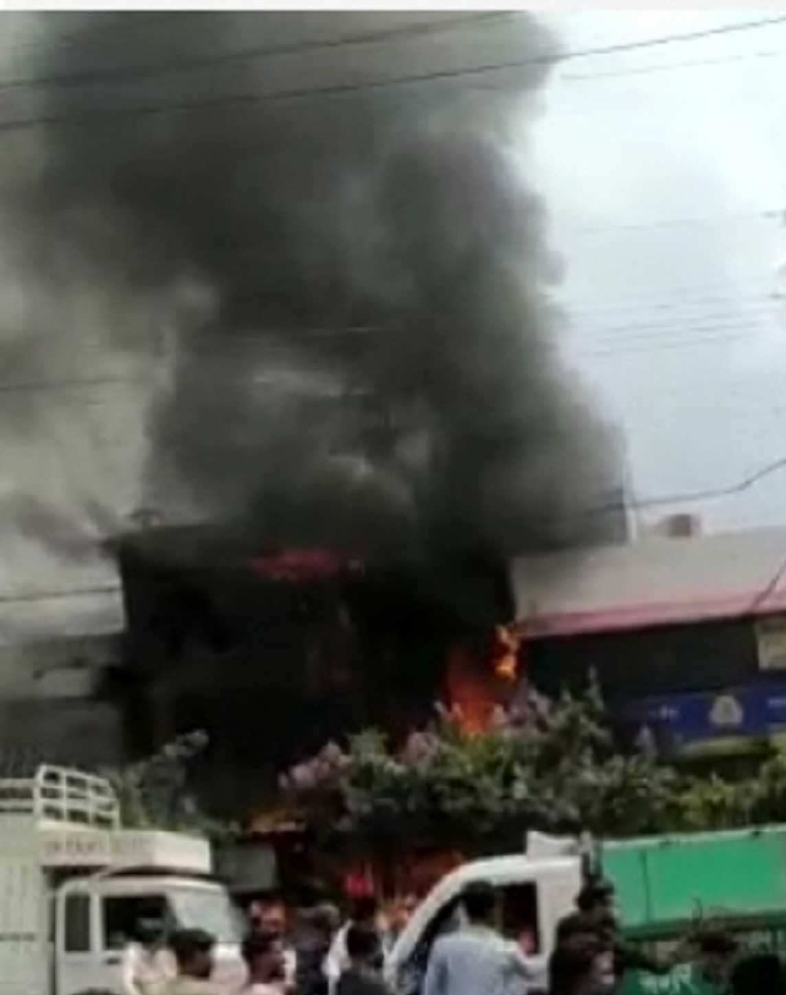 अस्पताल के डायरेक्टर पर गैर इरादतन हत्या का केस दर्ज, मैनेजर गिरफ्तार अस्पताल के डायरेक्टर पर गैर इरादतन हत्या का केस दर्ज, मैनेजर गिरफ्तार