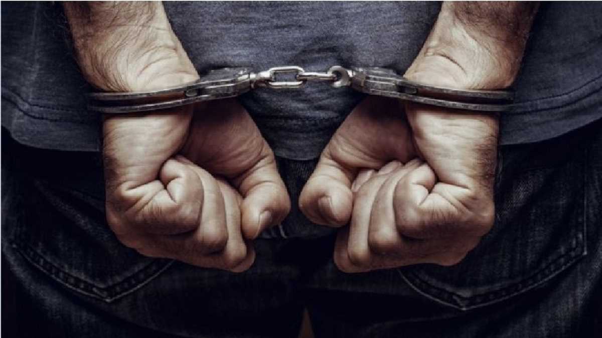 Delhi News: हत्या के मामले में फरार चल रहे आरोपित को क्राइम ब्रांच ने किया गिरफ्तार