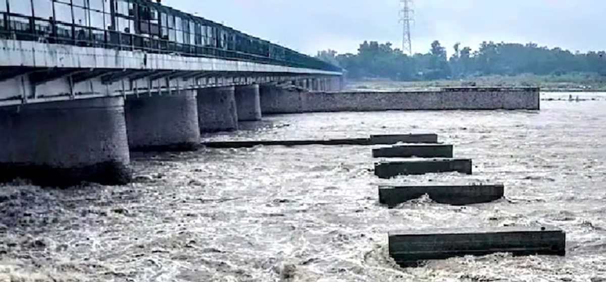 दिल्ली सरकार ने भारी बारिश, यमुना के बढ़ते स्तर के बीच बाढ़ की चेतावनी जारी की