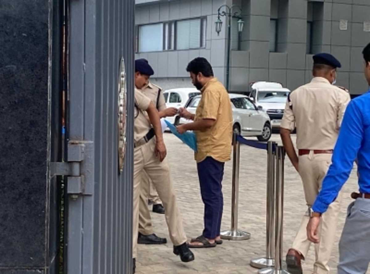 दिल्ली के शराब घोटाले में पूछताछ के लिए ईडी दफ्तर पहुंचे दुर्गेश पाठक