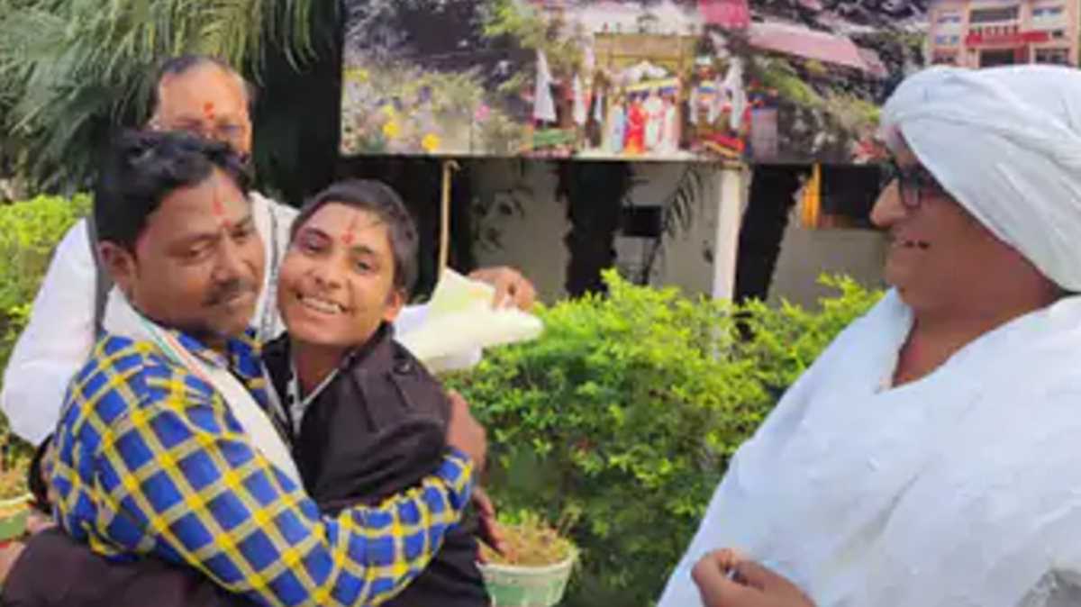 लापता बेटे की मन्नत मांगने महाकाल मंदिर उज्जैन पहुँचा पिता, बेटा वहीं मिल गया
