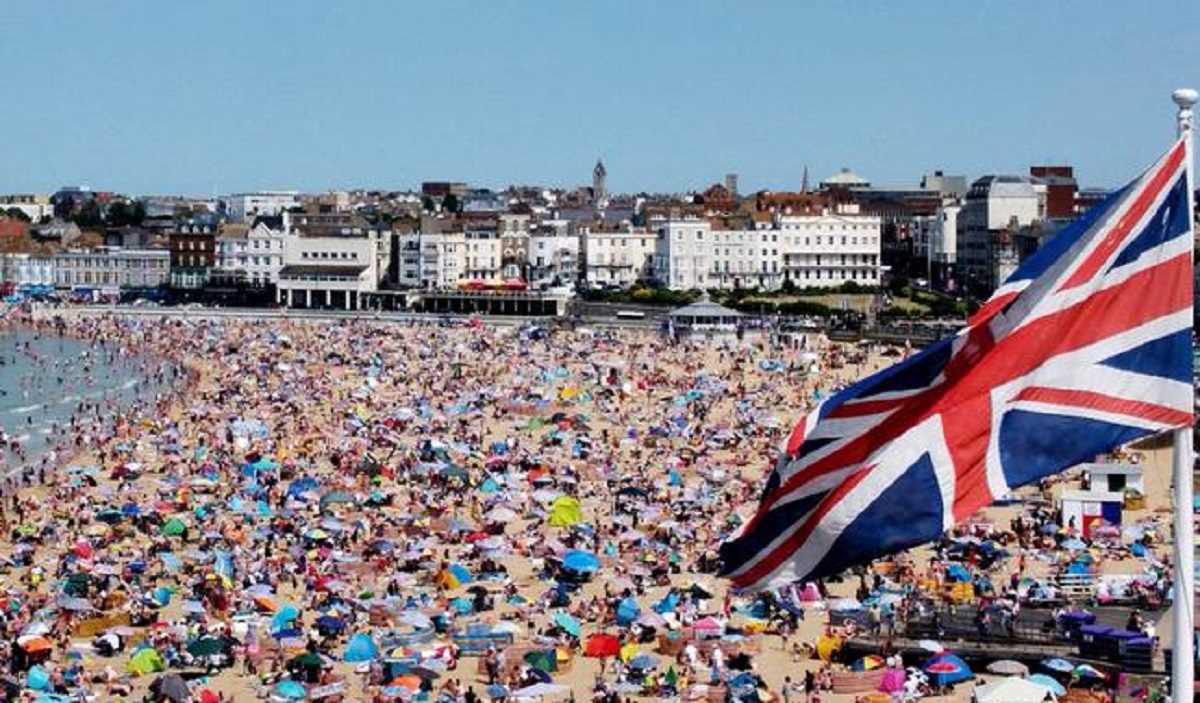 ब्रिटेन में पहली बार जारी की गई रेड वॉर्निंग ब्रिटेन में पहली बार जारी की गई रेड वॉर्निंग