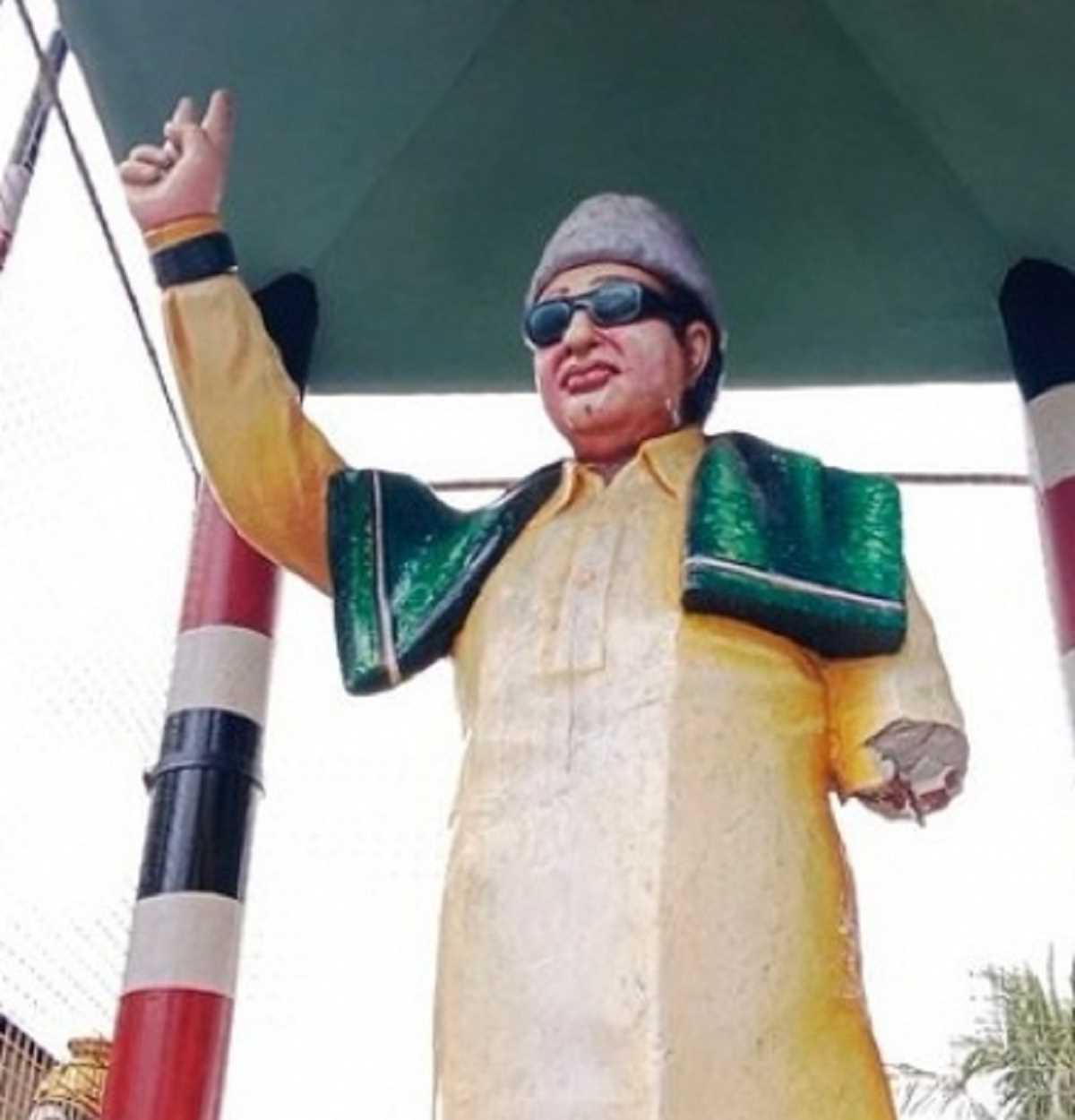 तमिलनाडु के कुड्डालोर में एमजीआर की मूर्ति के क्षतिग्रस्त होने के बाद तनाव