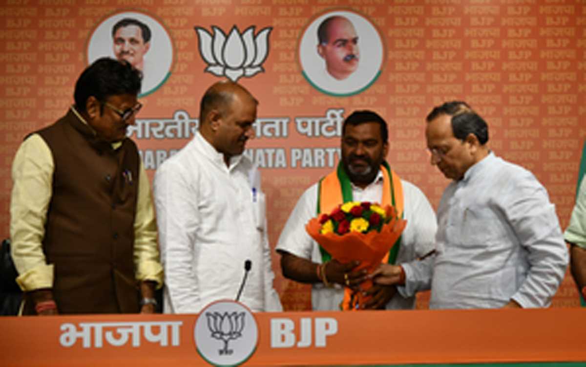 राजस्थान और तेलंगाना के कई नेताओं ने थामा भाजपा का दामन