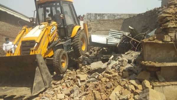 मप्र में आदिवासी किशोरी से दुष्कर्म करने वालों के घरों पर चला बुलडोजर