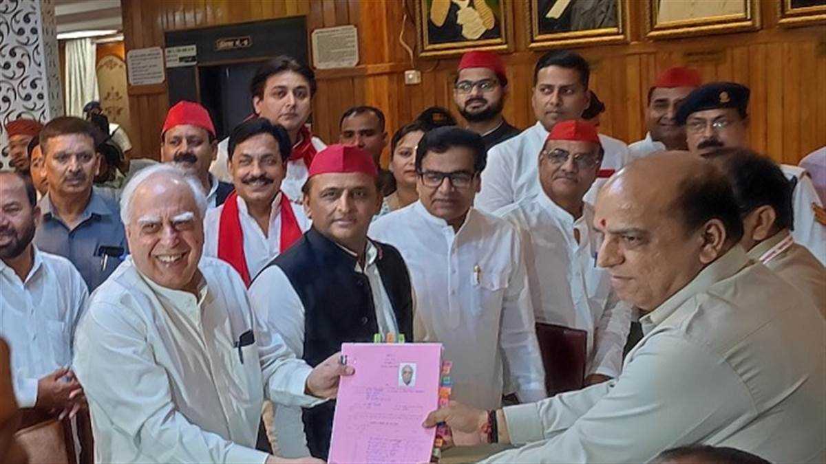 कांग्रेस का दामन छोड़ कपिल सब्बिल ने की सपा की साइकिल पर सवारी कांग्रेस का दामन छोड़ कपिल सब्बिल ने की सपा की साइकिल पर सवारी