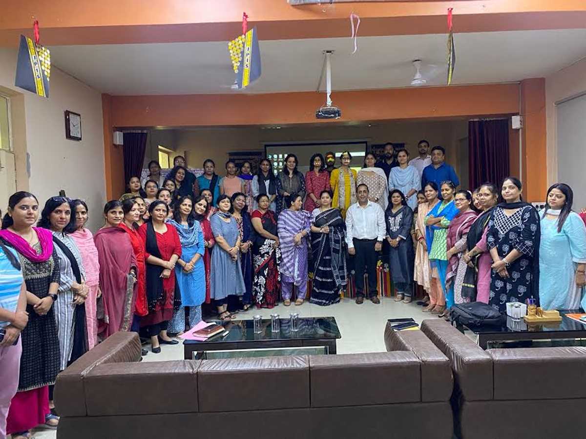 संचार मनोविज्ञान पर आयोजित कार्यशाला में शिक्षक शिक्षिकाओं ने लिया हिस्सा