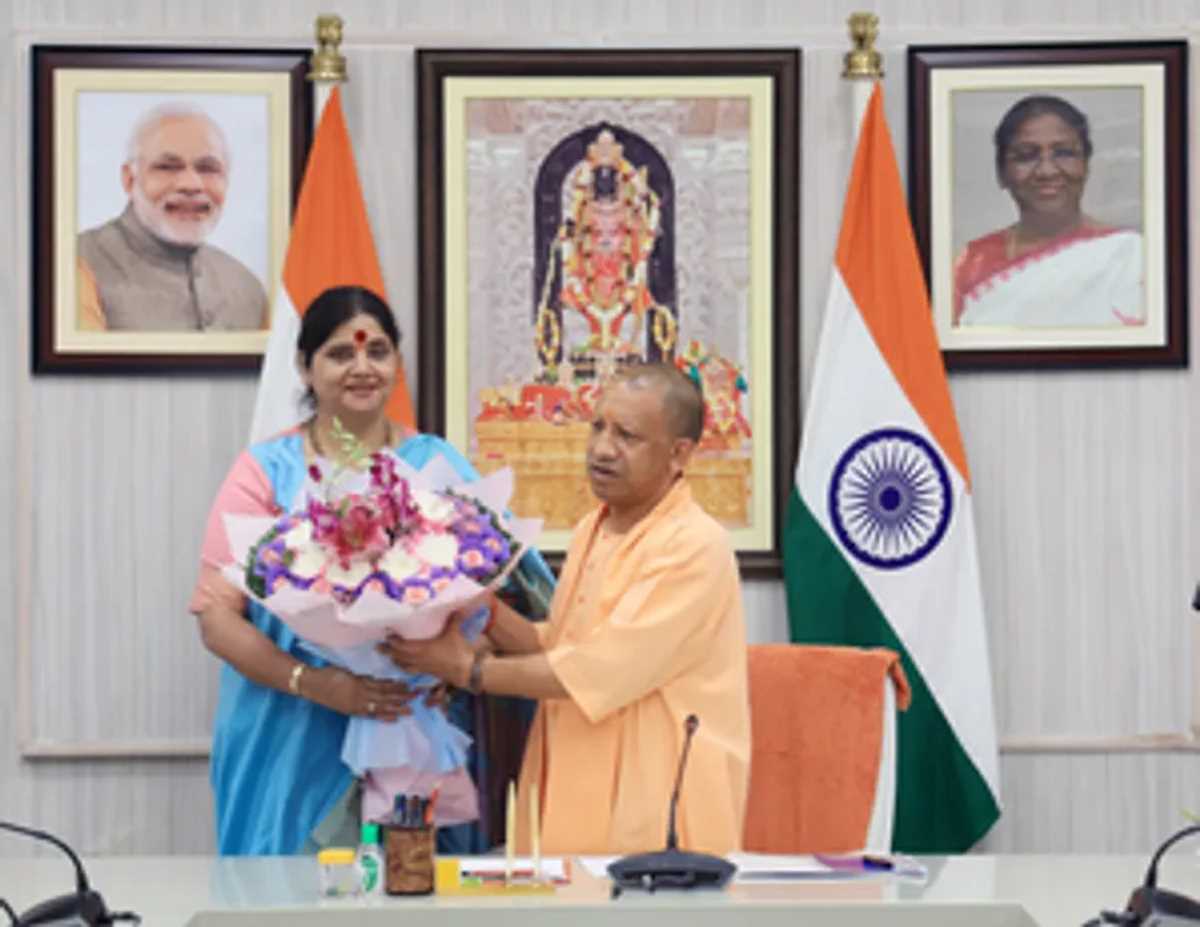 महिलाओं में नेतृत्व क्षमता के विकास के लिए विशेष प्रयास जरूरी : सीएम योगी