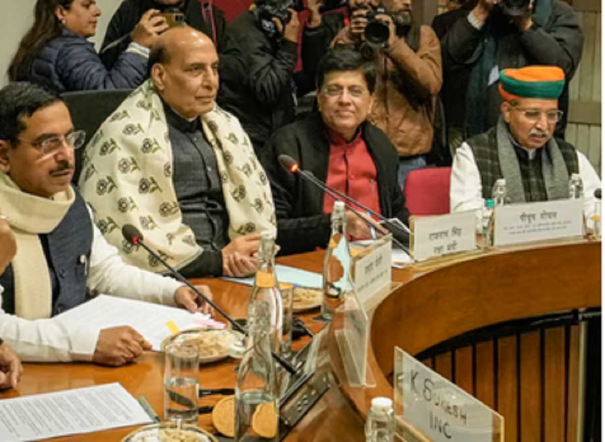 संसद सत्र से पहले राजनाथ सिंह की अध्यक्षता में सर्वदलीय बैठक शुरू