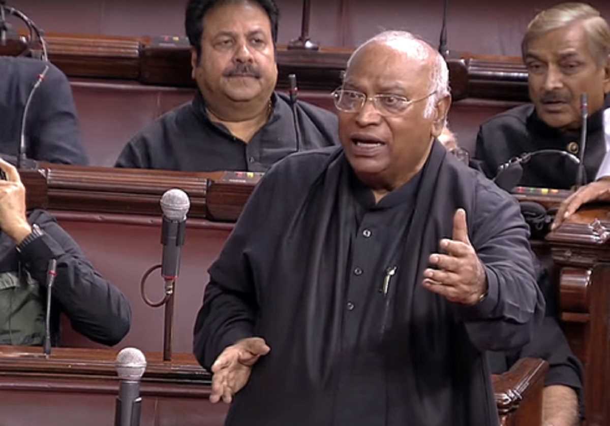 पीएम मोदी के पास देश भर में भाषण देने का समय है लेकिन संसद में नहीं : खड़गे पीएम मोदी के पास देश भर में भाषण देने का समय है लेकिन संसद में नहीं : खड़गे