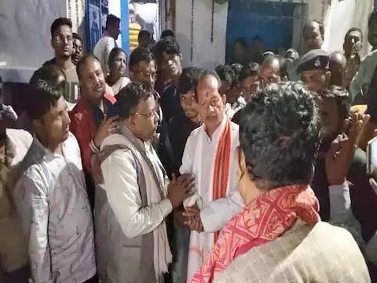 पटना में कारोबारी की हत्या से गरमाई सियासत, नेता प्रतिपक्ष बोले- धृतराष्ट्र बनकर बैठे हैं नीतीश कुमार