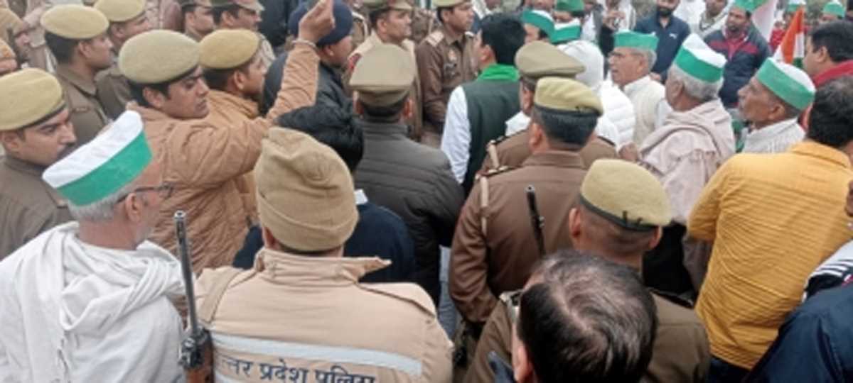 गाजियाबाद की वेब सिटी में हंगामा, किसान बोले- मुआवजा मिला नहीं, जबरन अधिग्रहित की जा रही जमीन