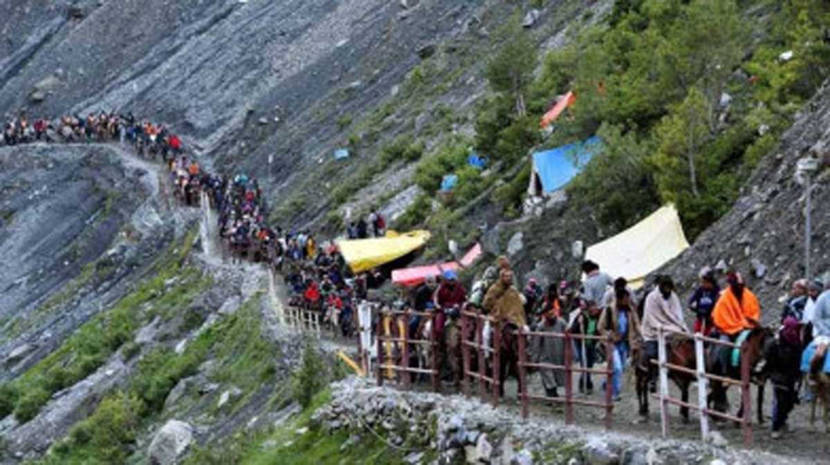 जम्मू के आधार शिविर से 4758 अमरनाथ तीर्थयात्रियों का चौथा जत्था रवाना