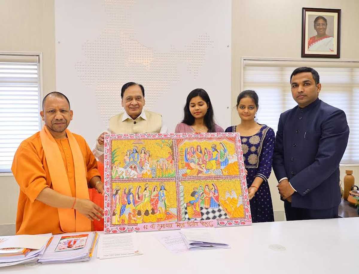 मुख्यमंत्री योगी ने किया रामायण मेले के पोस्टर का विमोचन