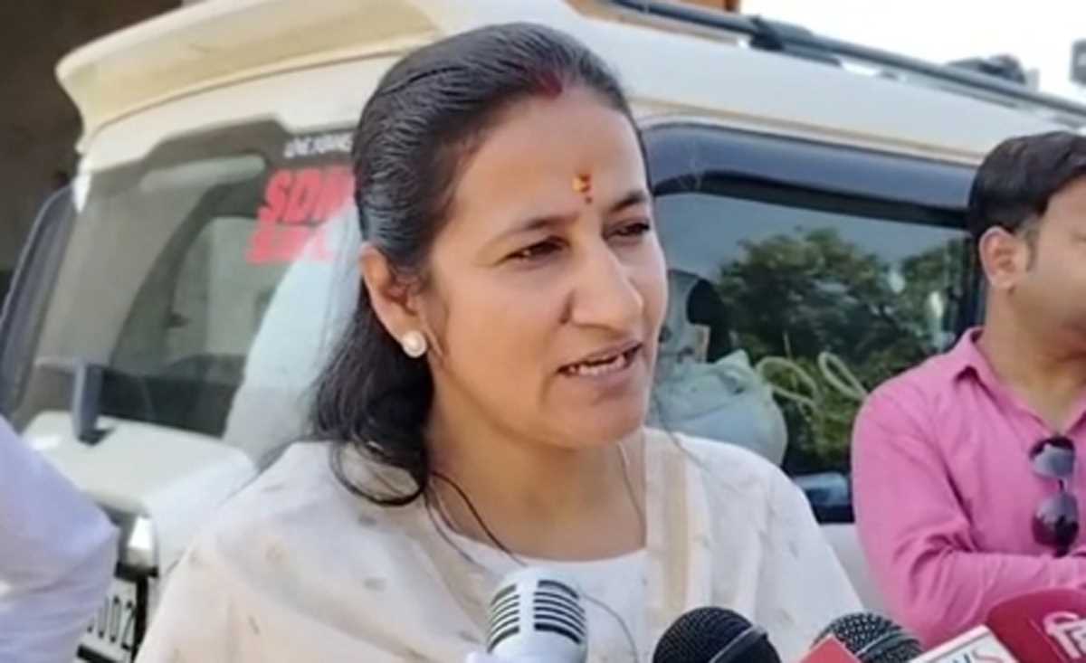 यूपी के संभल में अवैध प्लॉटिंग पर चला बुलडोजर