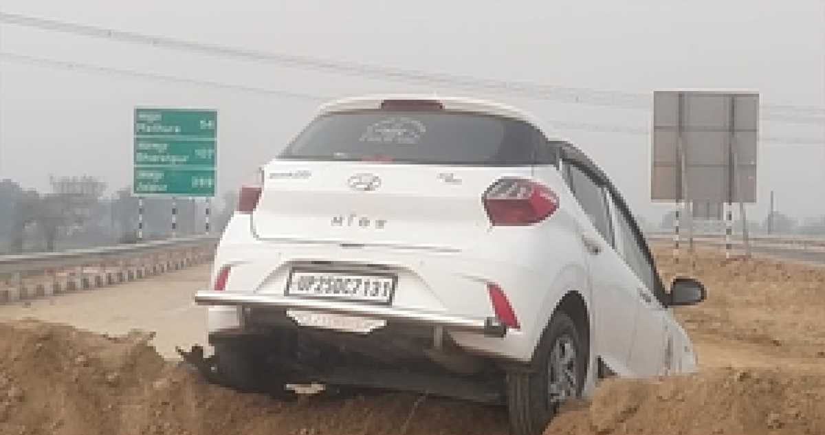 हाथरस : गूगल मैप के कारण अधूरे हाईवे पर दुर्घटनाग्रस्त हुईं दो कारें, कई लोग घायल